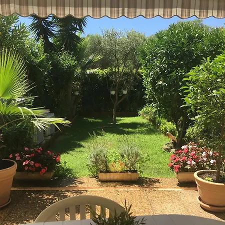Studio En Rez De Jardin Dans Residence Avec Piscine